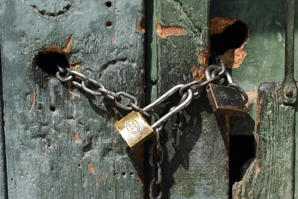 Candado in English: What It Means and How to Use It